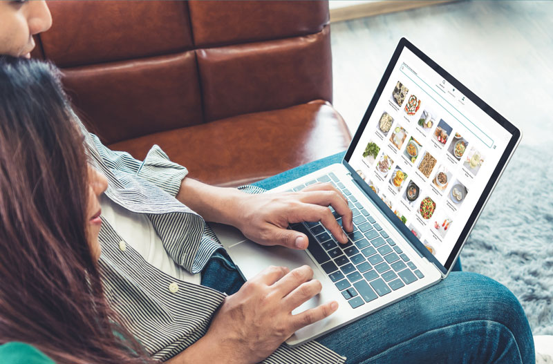 couple sitting on couch using grow.me search